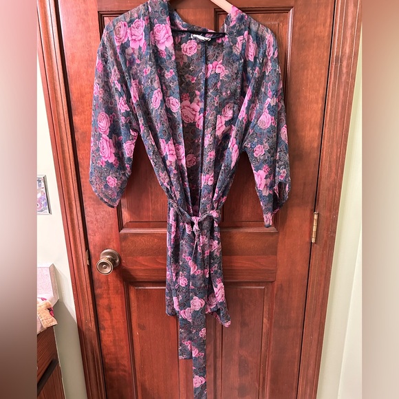THE LINGERIE COLLECTION VTG 80s  Sheer Cabbage Rose print belted robe. One size - Picture 2 of 7